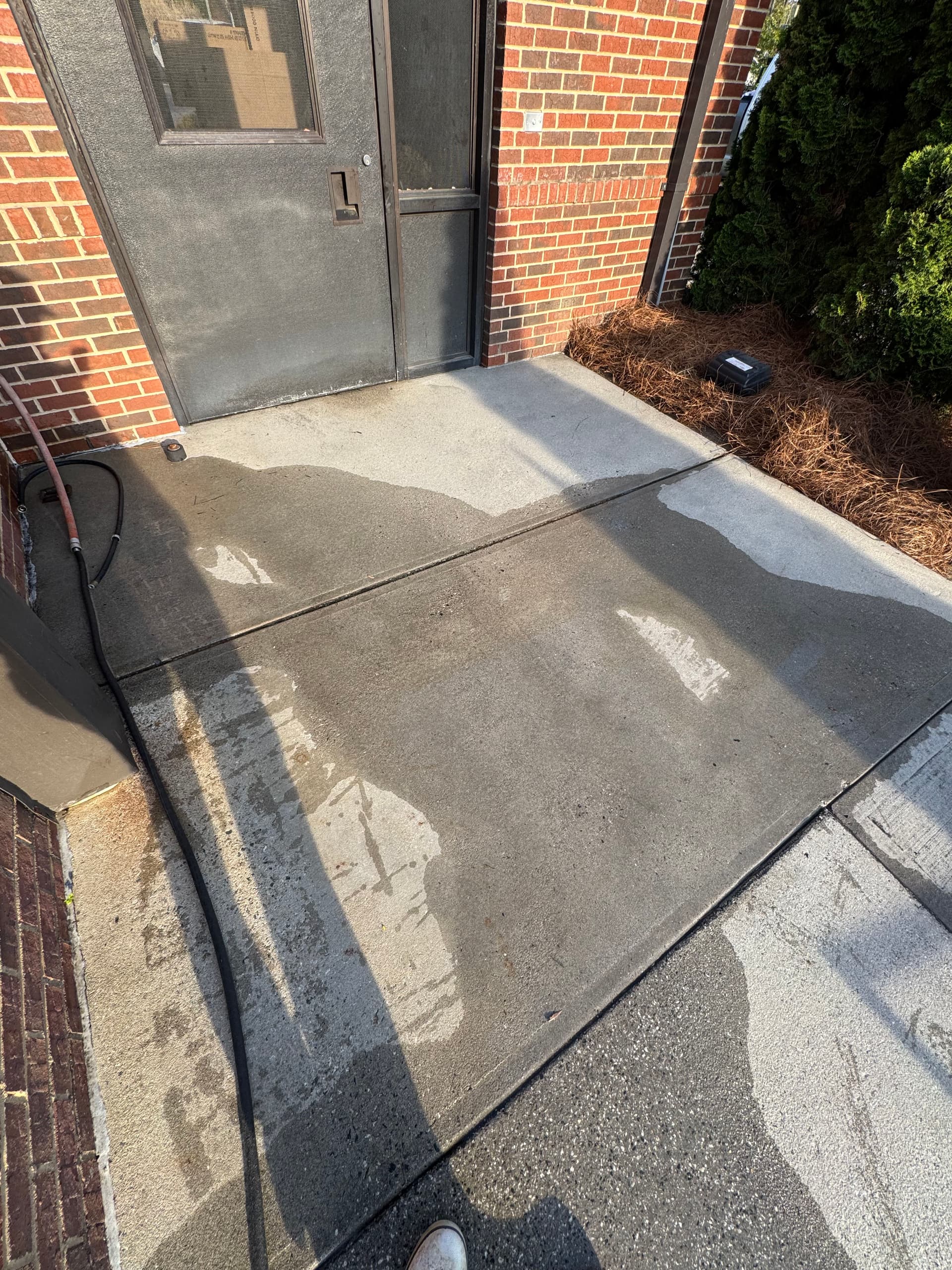 Gallery photos for Bi-Weekly Commercial Pressure Washing That Keeps Restaurants Looking Sharp: Image #3