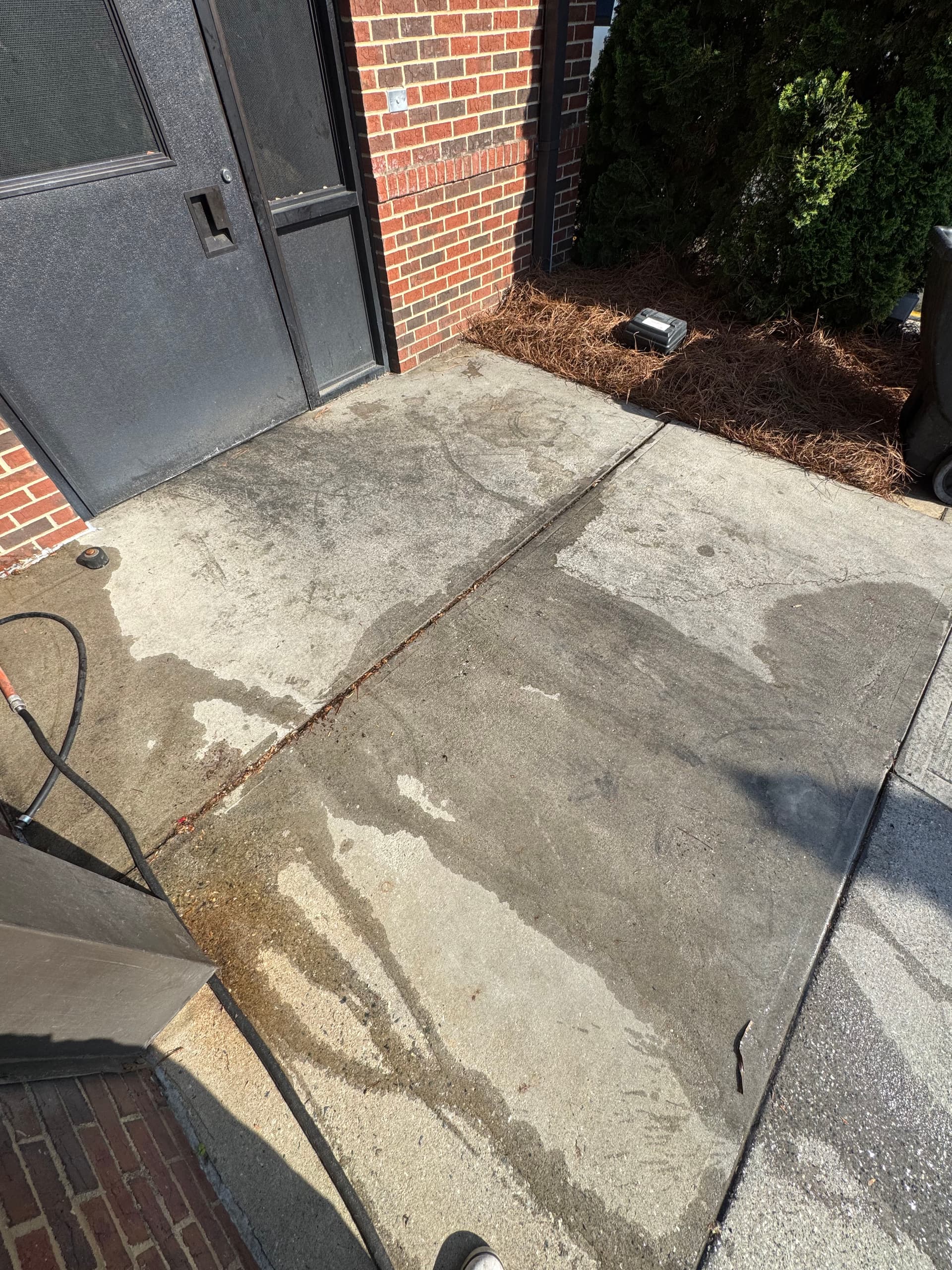 Gallery photos for Bi-Weekly Commercial Pressure Washing That Keeps Restaurants Looking Sharp: Image #2